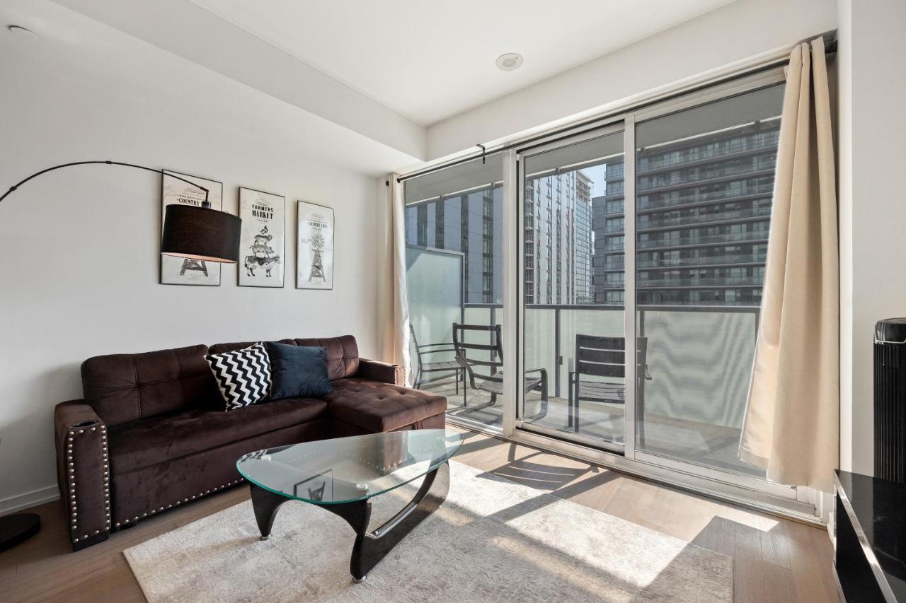 Modern In The Heart Of Downtown Apartment