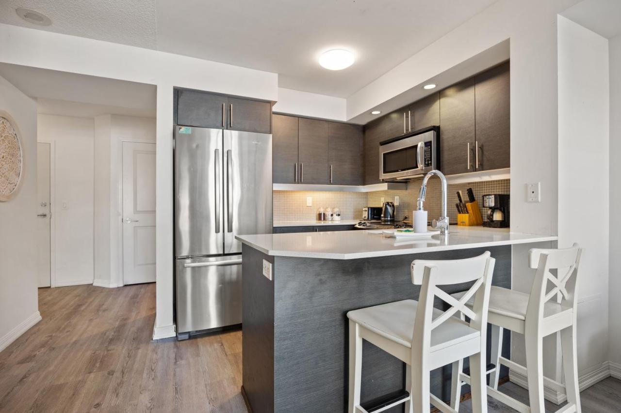 1 Bed Den Downtown * Toronto