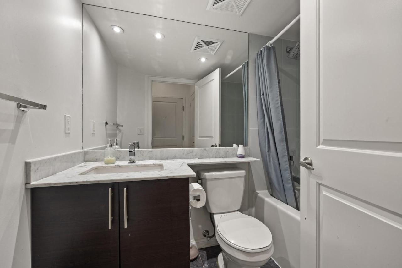 1 Bed Den Downtown Apartment *
