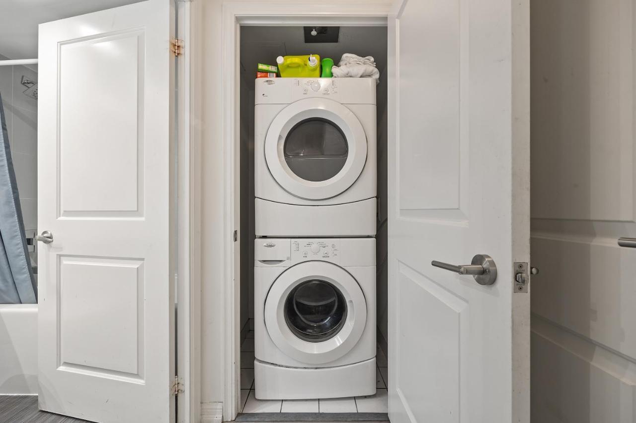 1 Bed Den Downtown *