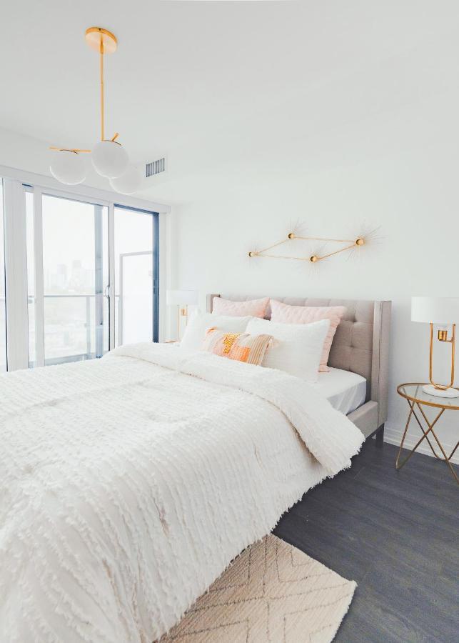 A Cozy In Heart Of Downtown Apartment Toronto