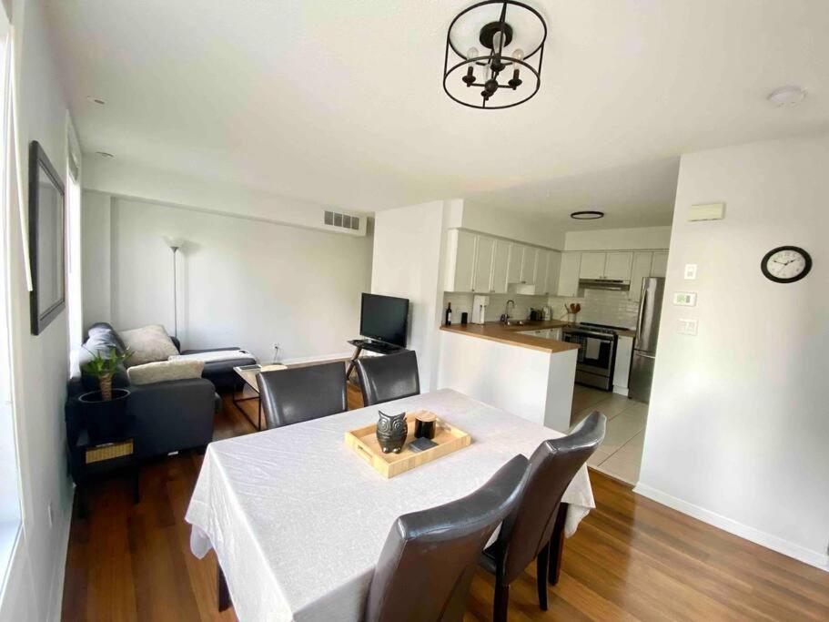 Apartment King West Private Rooftop Retreat