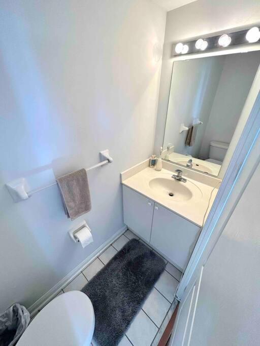 King West Private Rooftop Retreat Apartment *