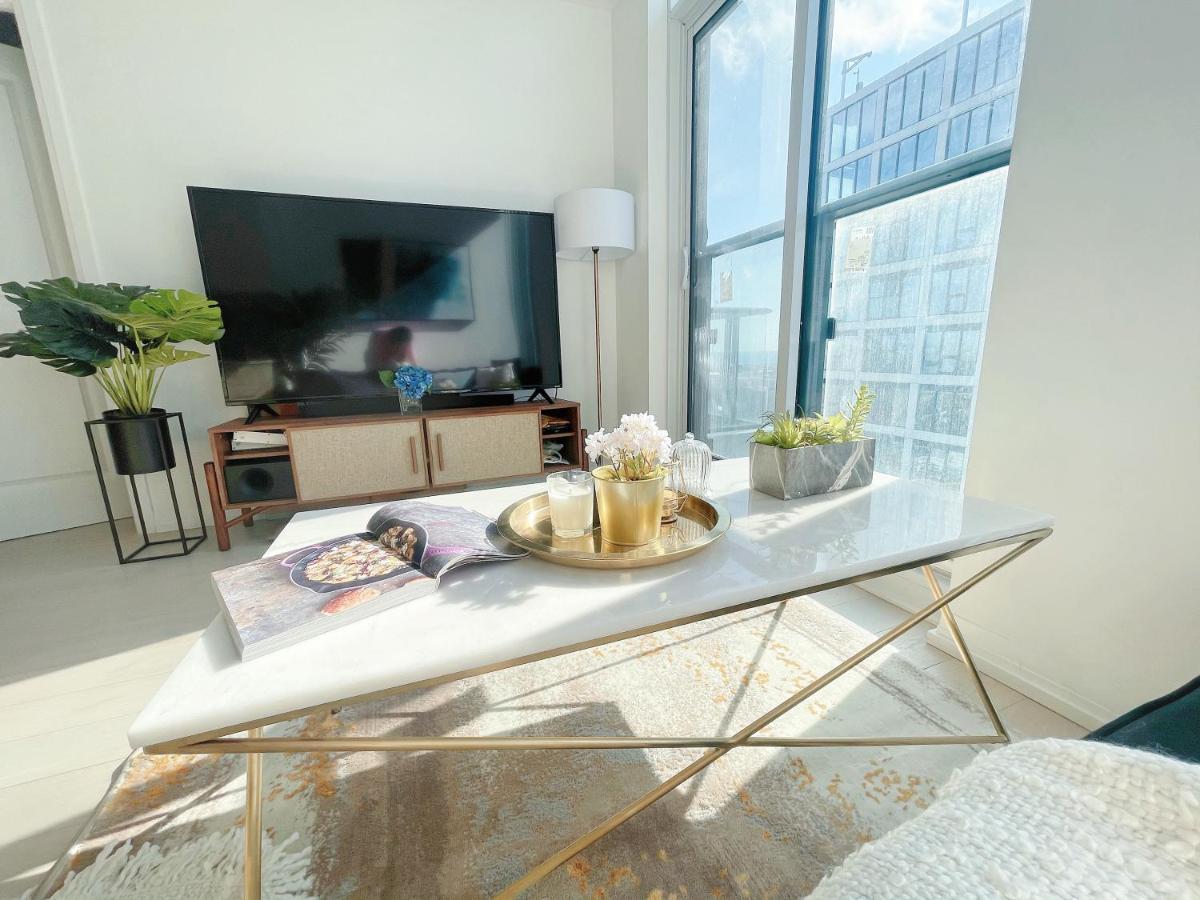 Infivilla Amazing Penthouse Living In Sunrise- Breathtaking Skyline Lake View Downtown Toronto!a Toronto
