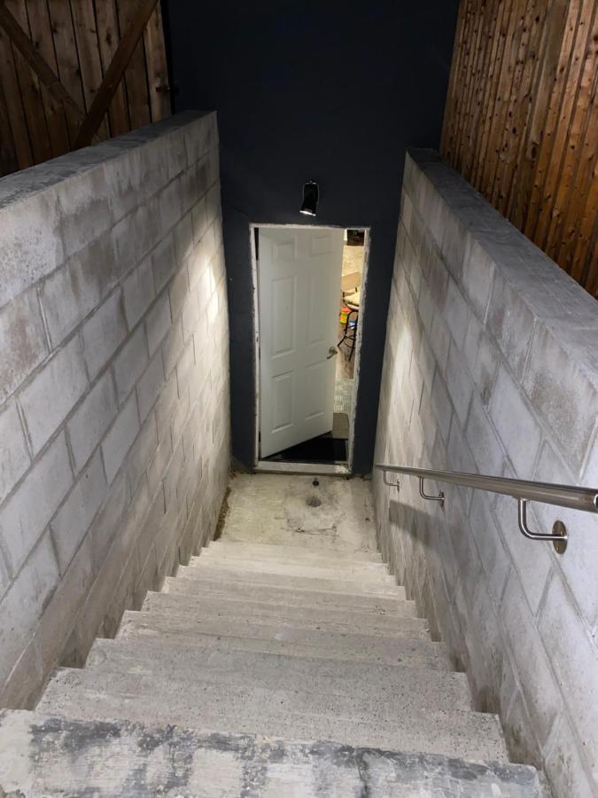Apartment Beautiful Lower Level 2 Bedroom Aprt