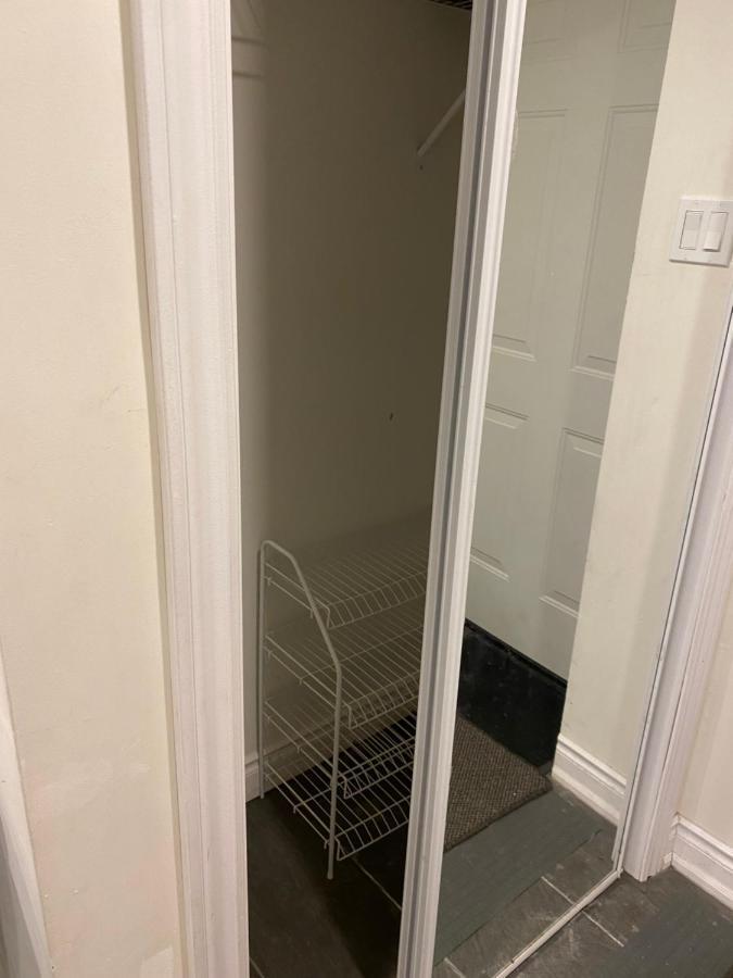 Beautiful Lower Level 2 Bedroom Aprt Apartment