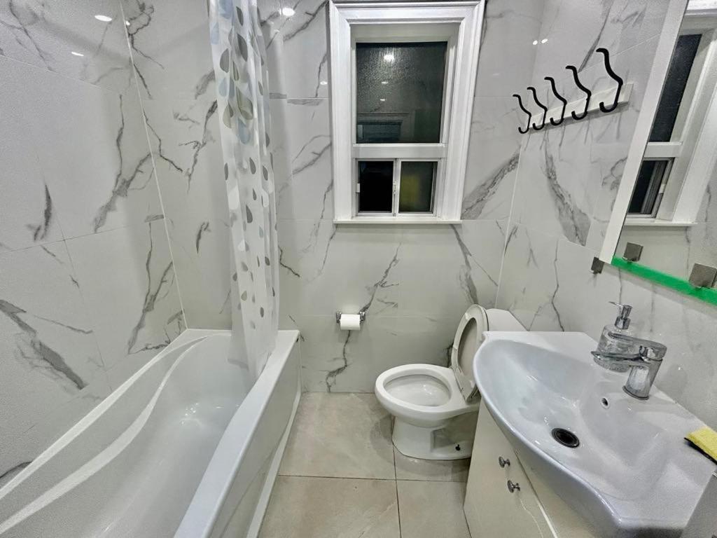 Guest house Uptown 2 - Bus To Downtown *