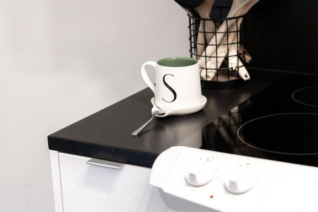 Serenity 1 Bedroom With Balcony * Toronto