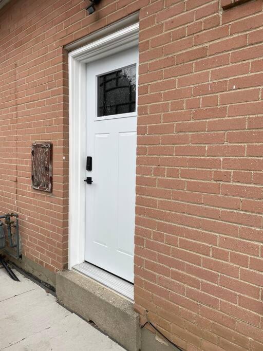 Charming 2-bdr Apt, Private Entrance, Self Check-in Apartment