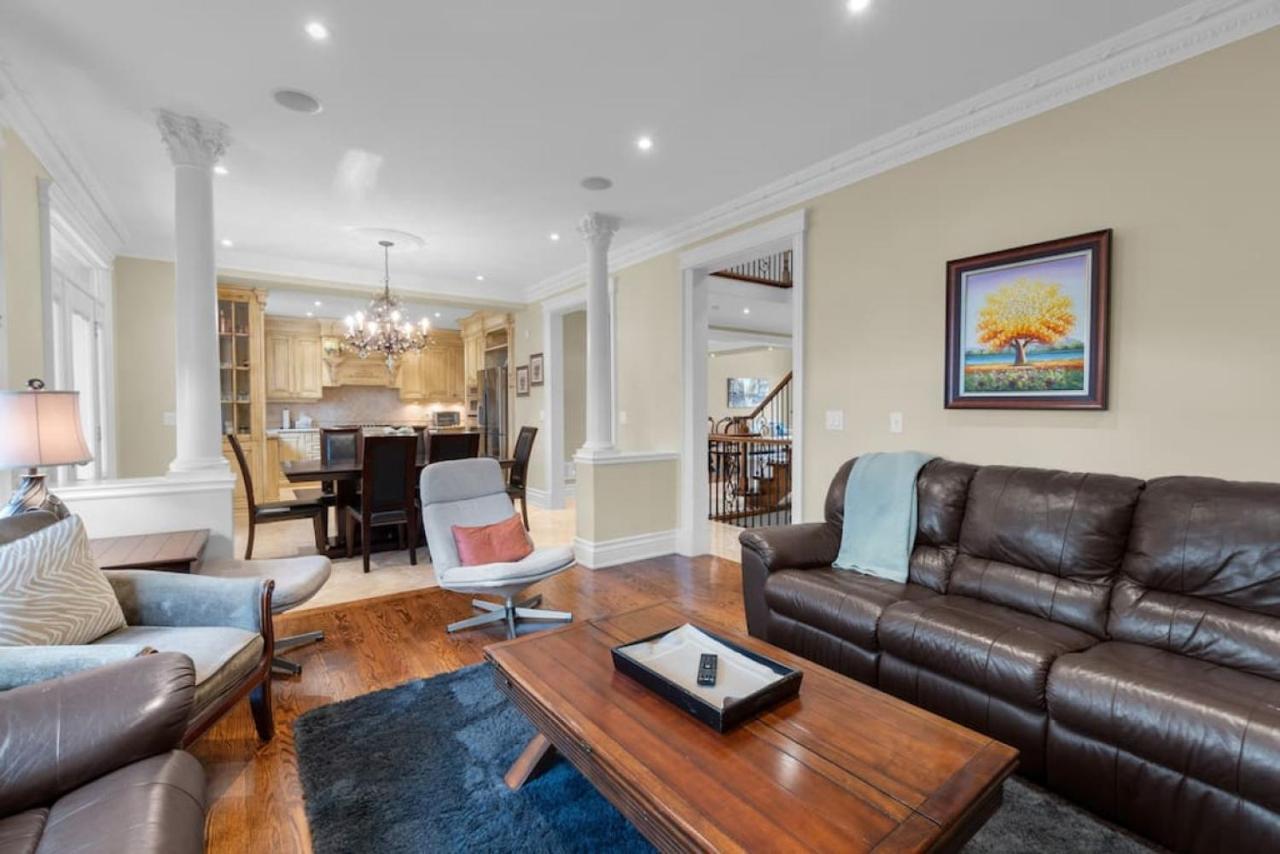 Luxury 4br - Pool Table - 10 Min To Yorkdale Mall *