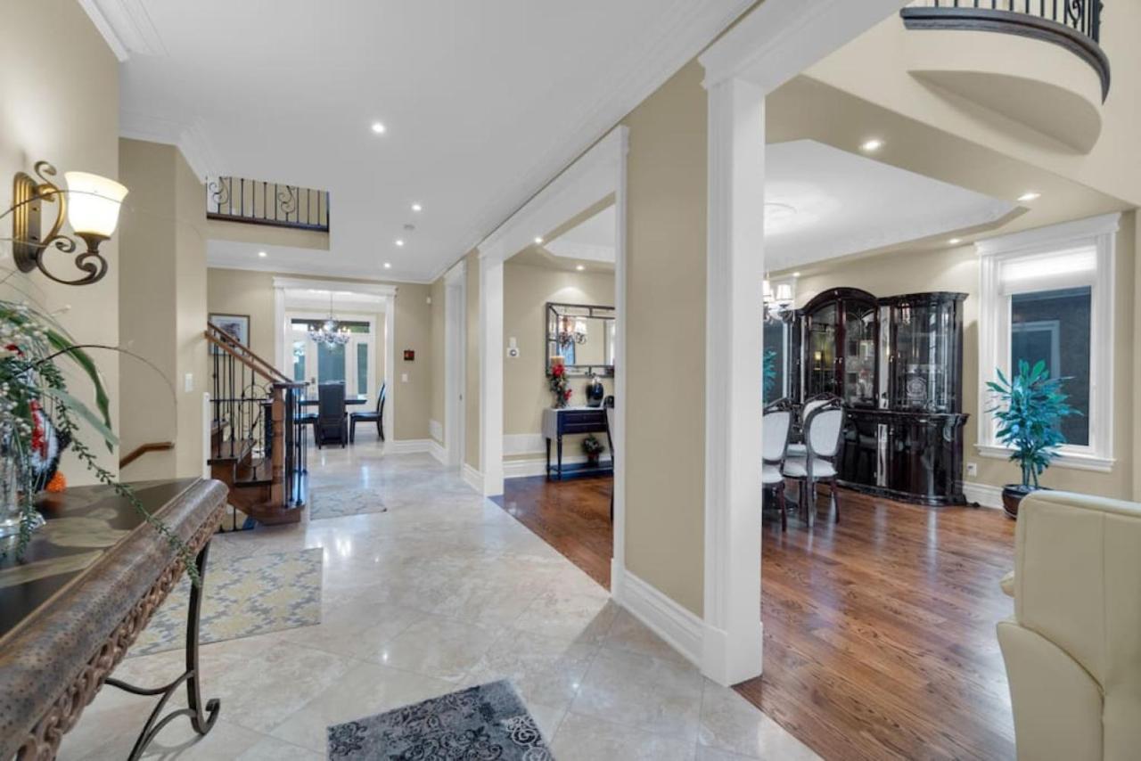 Luxury 4br - Pool Table - 10 Min To Yorkdale Mall Holiday home