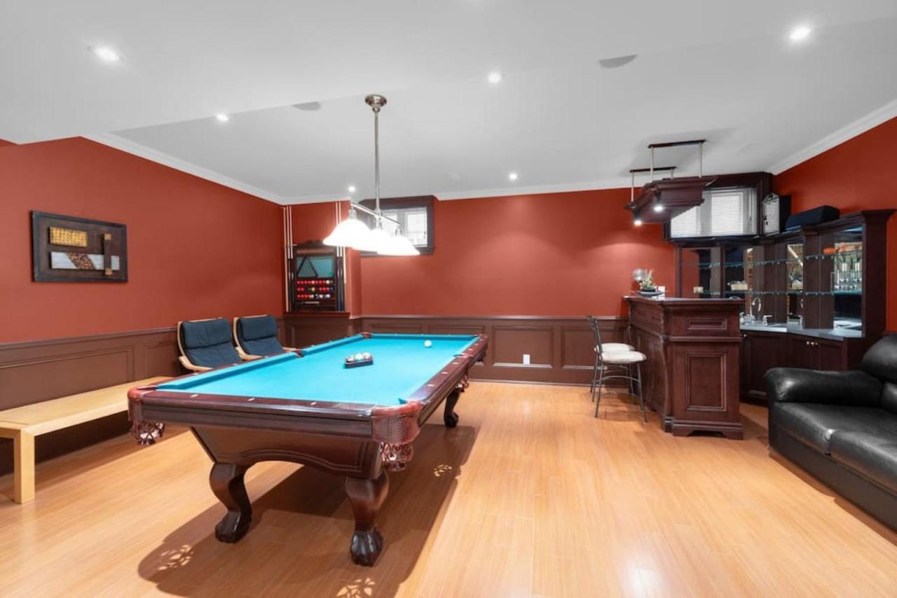 Luxury 4br - Pool Table - 10 Min To Yorkdale Mall Holiday home Toronto
