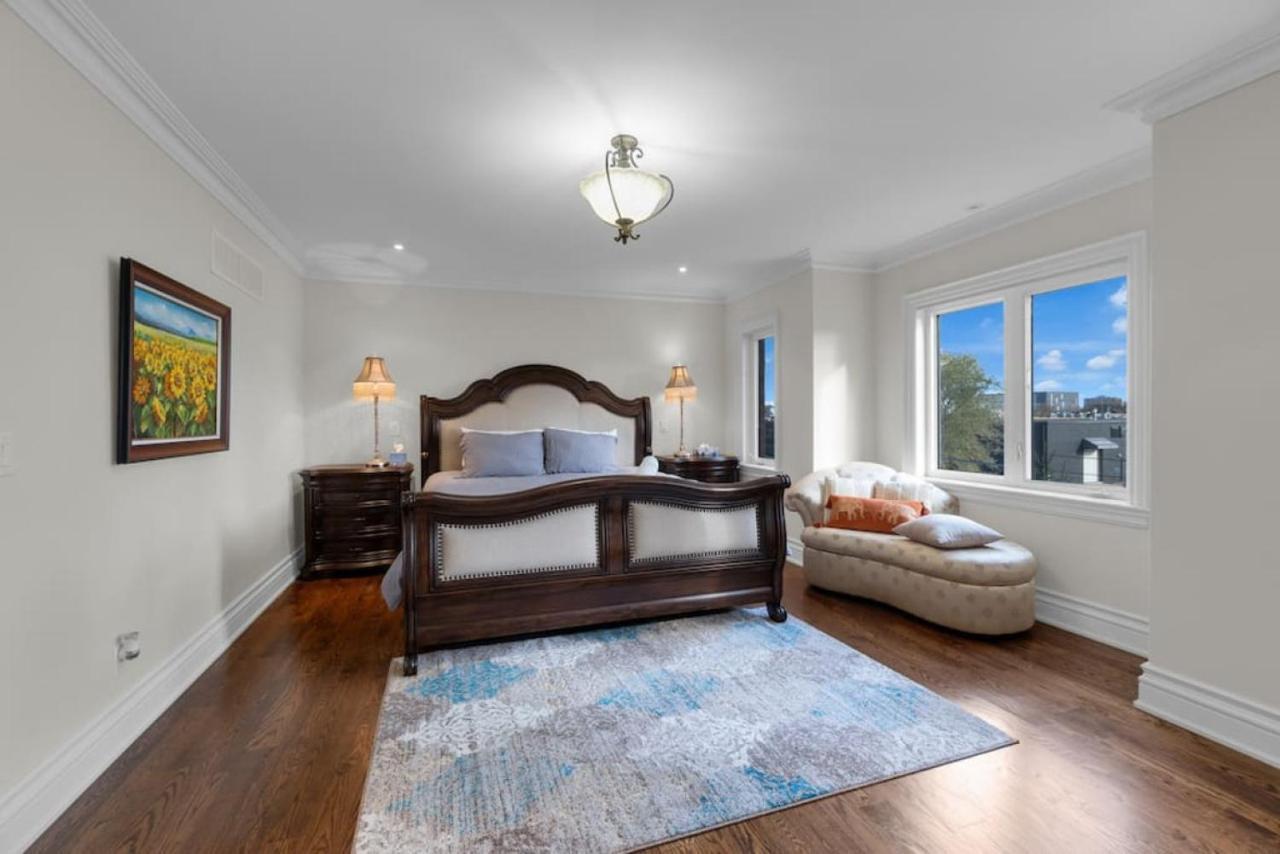 Holiday home Luxury 4br - Pool Table - 10 Min To Yorkdale Mall