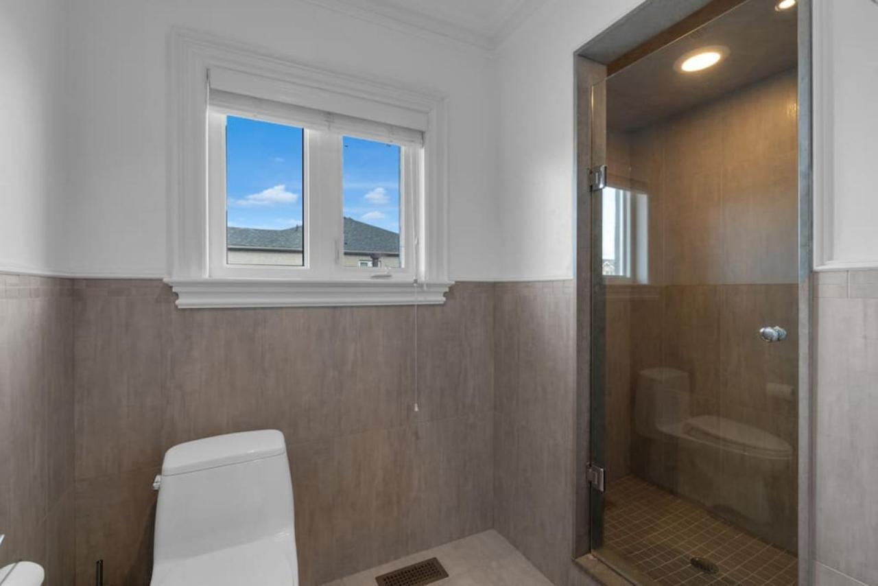 Luxury 4br - Pool Table - 10 Min To Yorkdale Mall