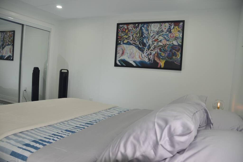Entire Basement - 5 Guests 2 Bedrooms 3 Beds