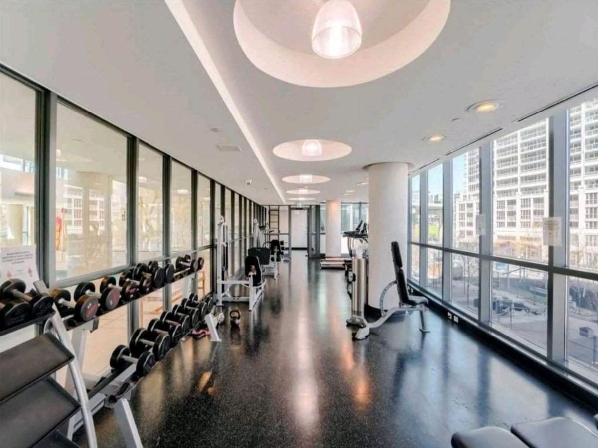 Cn Tower View With Free Parking, Pool, & Gym By Trains And Buses