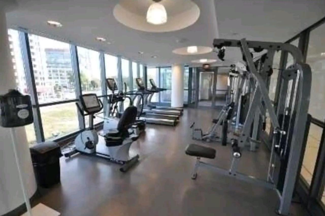 Cn Tower View With Free Parking, Pool, & Gym By Trains And Buses * Toronto