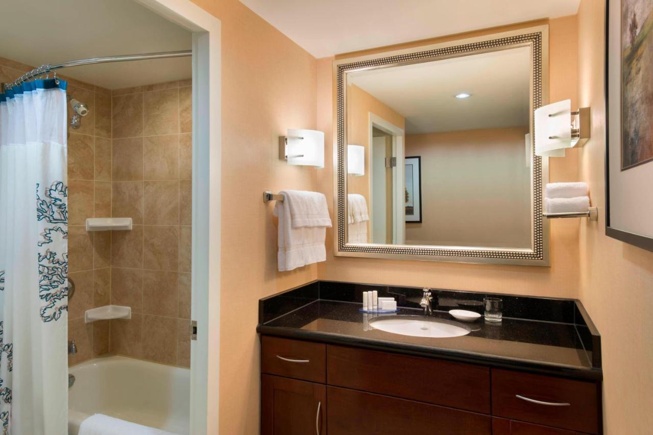 By Marriott Downtown / Entertainment District Hotel
