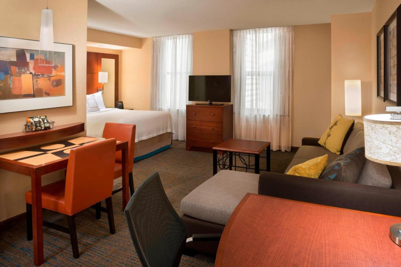 Hotel By Marriott Downtown / Entertainment District Toronto
