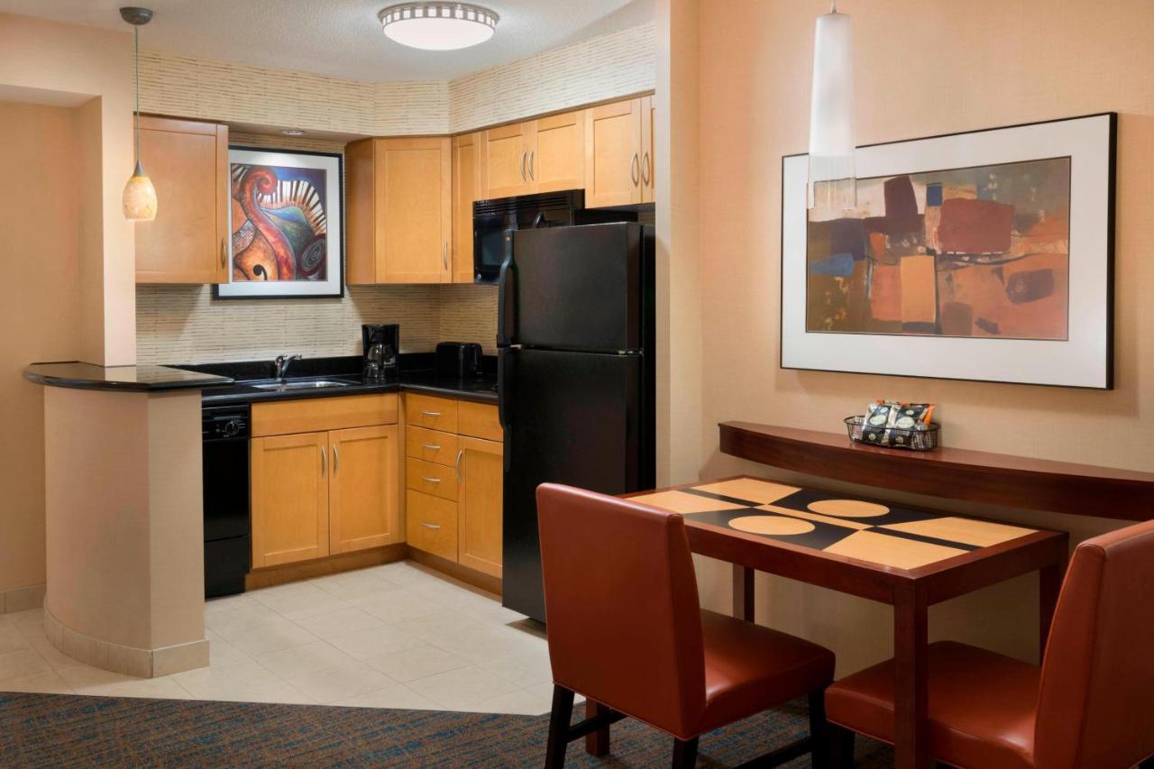 By Marriott Downtown / Entertainment District Toronto