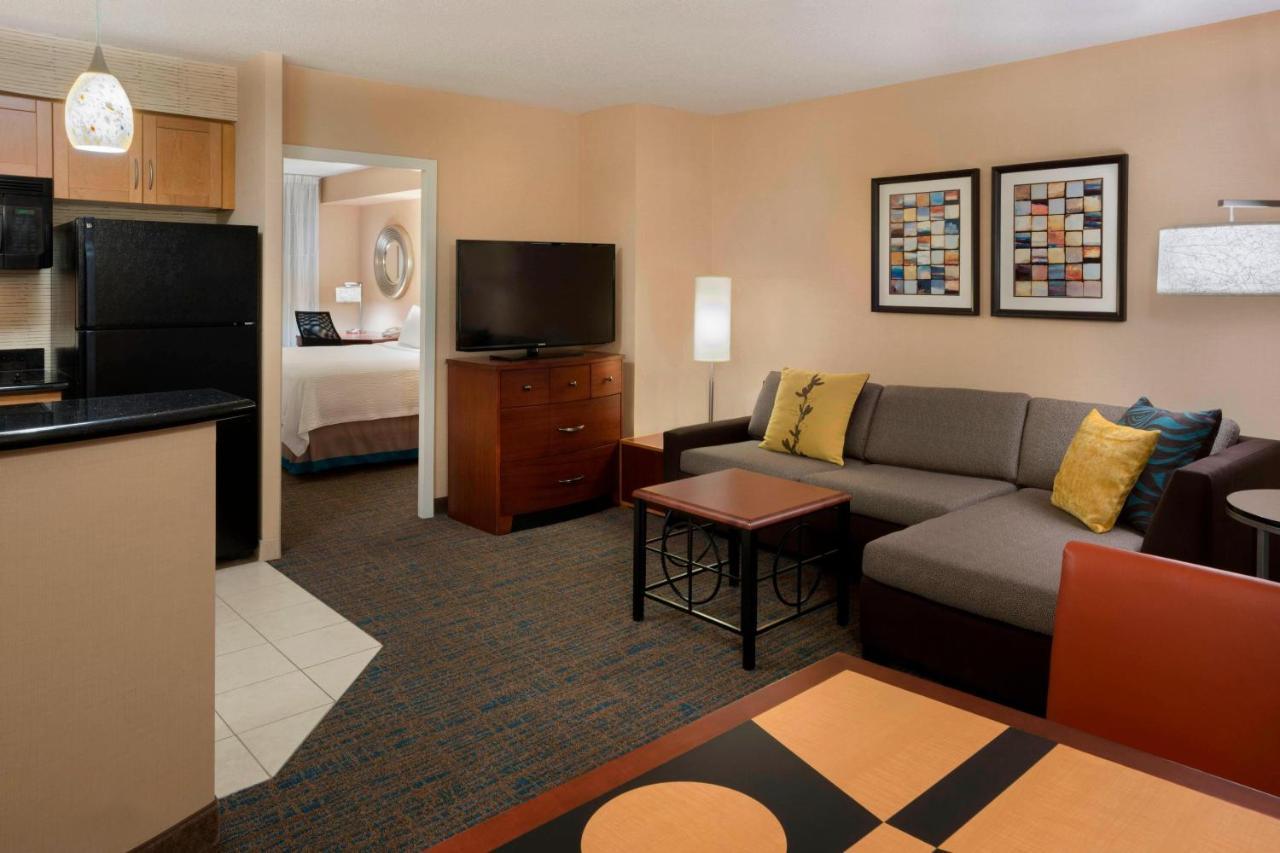 By Marriott Downtown / Entertainment District Toronto
