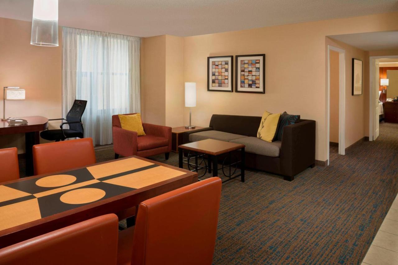 Hotel By Marriott Downtown / Entertainment District Toronto