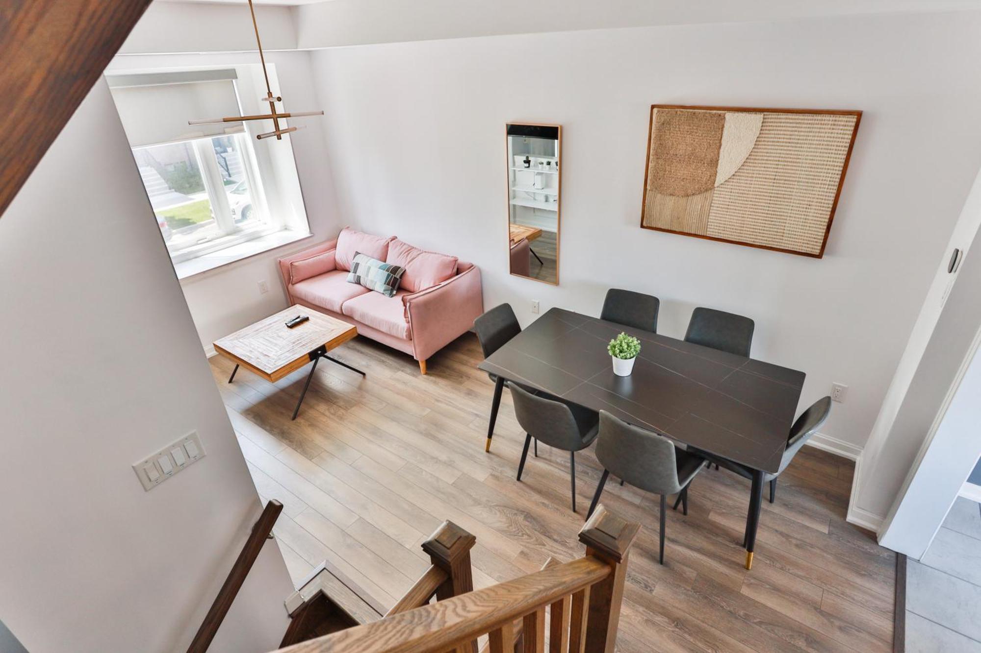 Ferienhaus 3bdr Townhouse In Downsview Park - Free Parking - 25 Min To Downtown *
