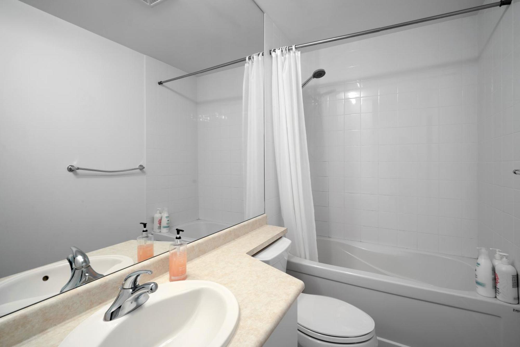 Apartment Downtown 1 Bdrm With Parking And Views