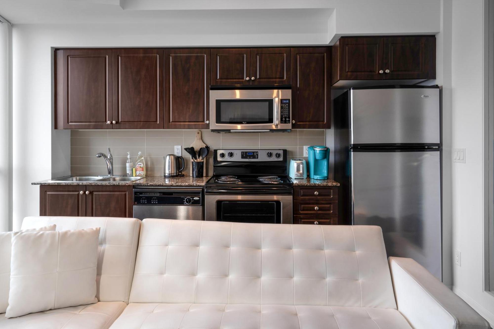 Downtown 1 Bdrm With Parking And Views Toronto
