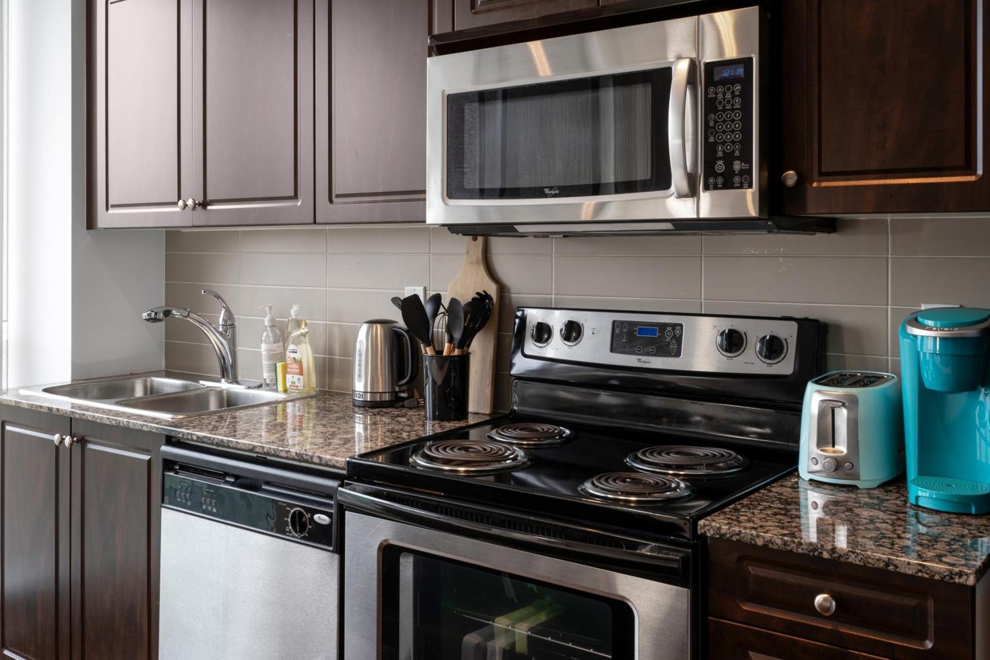 Downtown 1 Bdrm With Parking And Views