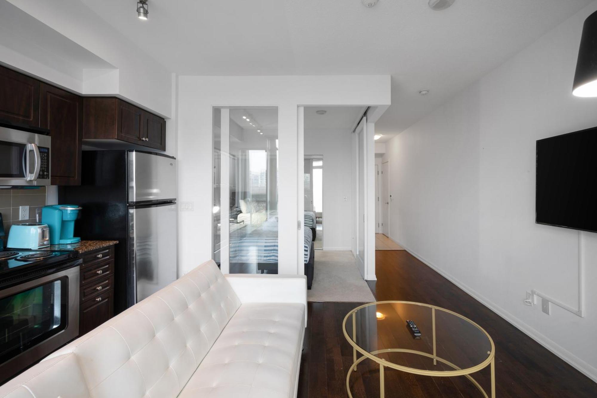 Downtown 1 Bdrm With Parking And Views * Toronto