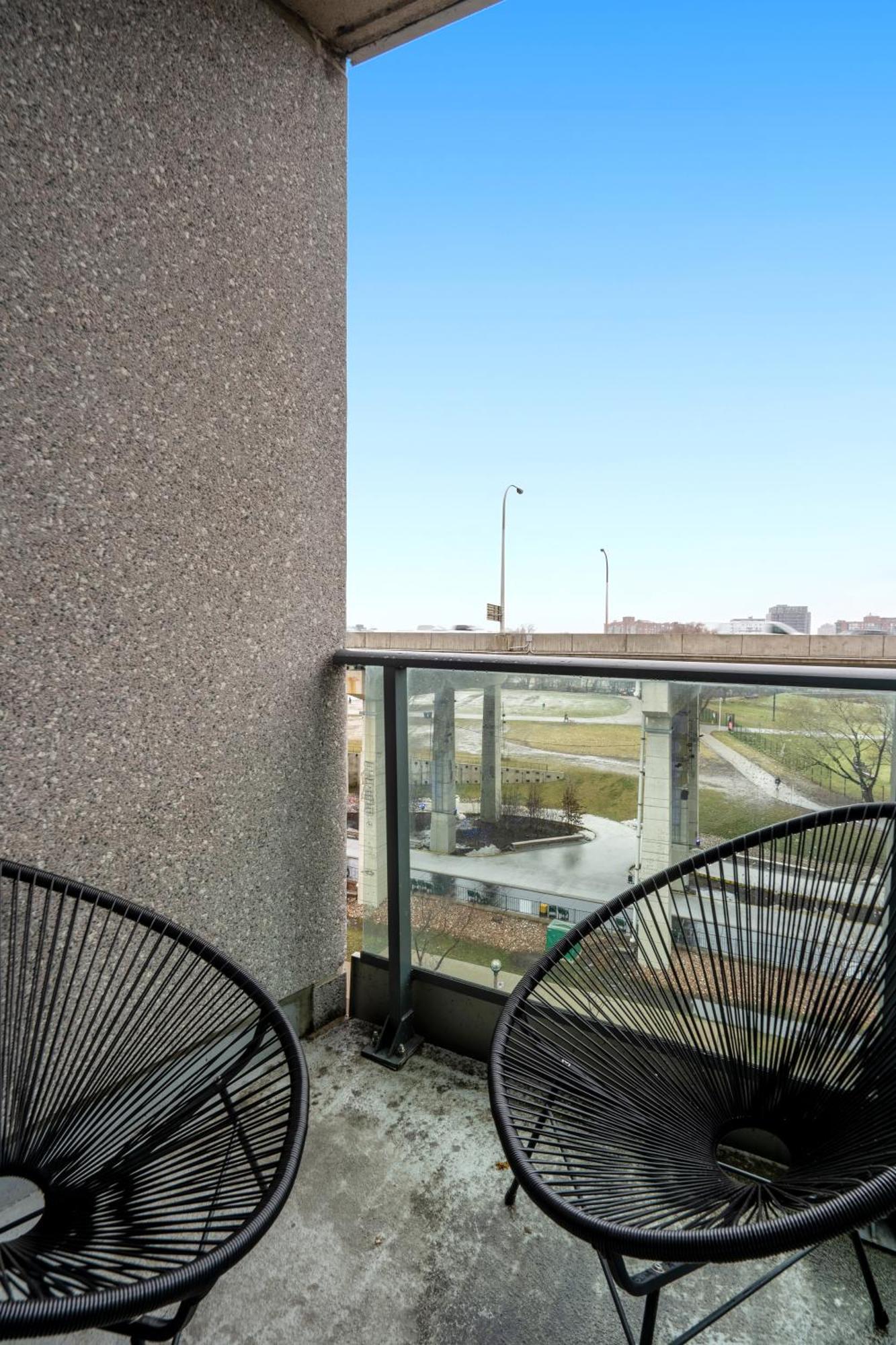 Downtown 1 Bdrm With Parking And Views Apartment Toronto
