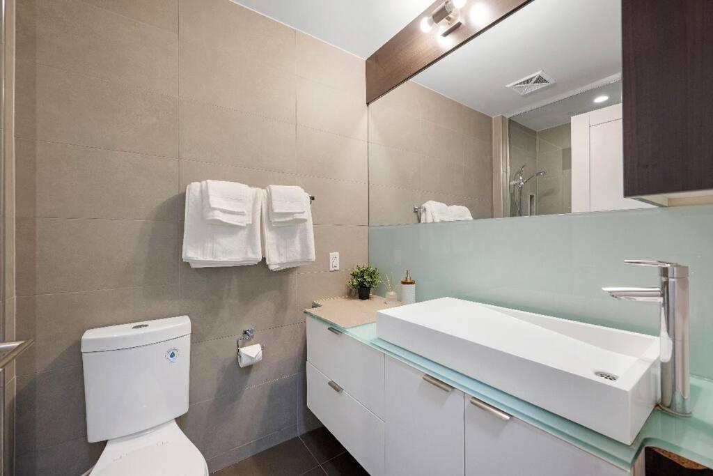 Apartment Deluxe Cn Tower View Freeparking Primedt Location F1