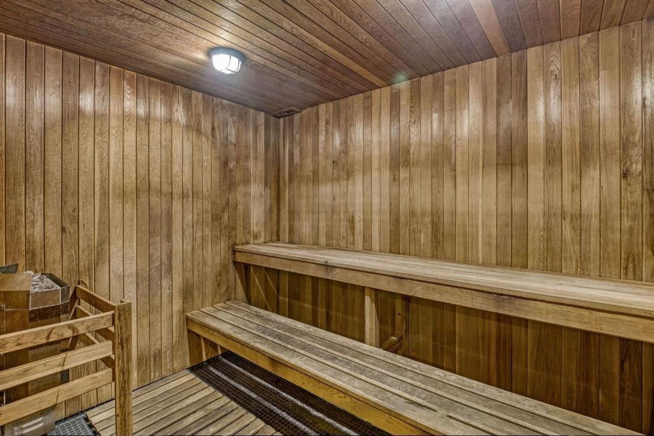 Apartment Luxury 2br - Subway/pool/gym/sauna + Free Parking Toronto