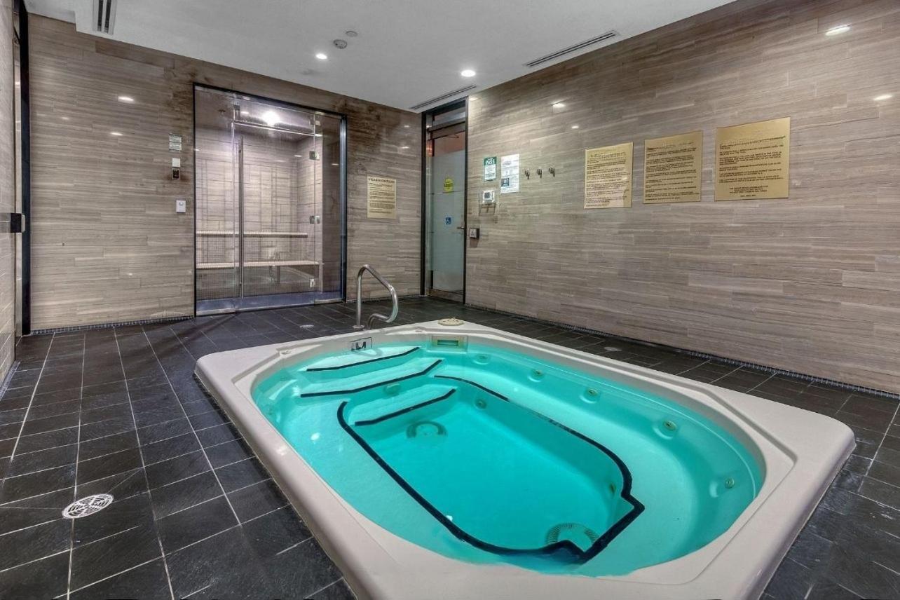 Apartment Luxury 2br - Subway/pool/gym/sauna + Free Parking Toronto