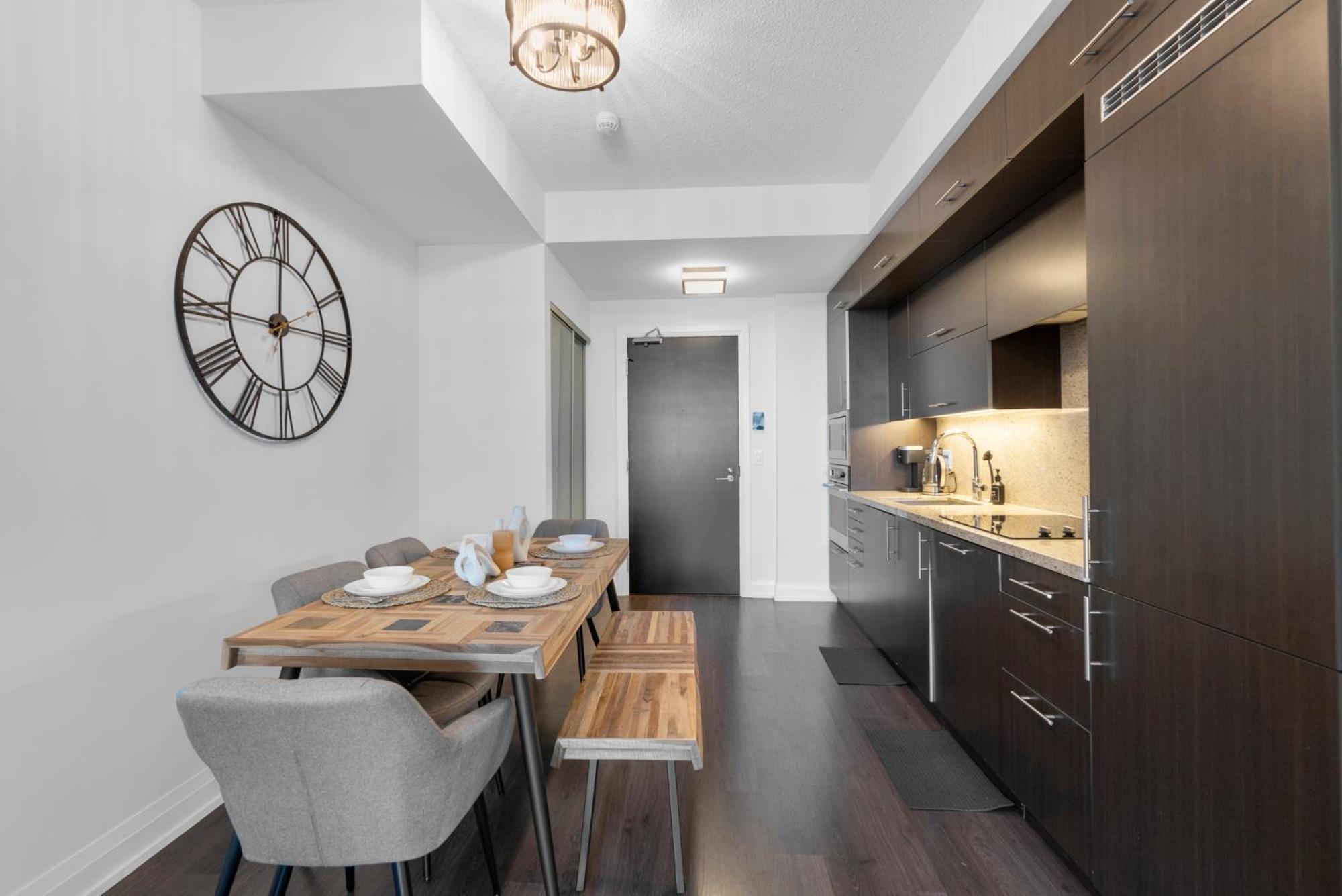 Apartment Luxury 2br - Subway/pool/gym/sauna + Free Parking