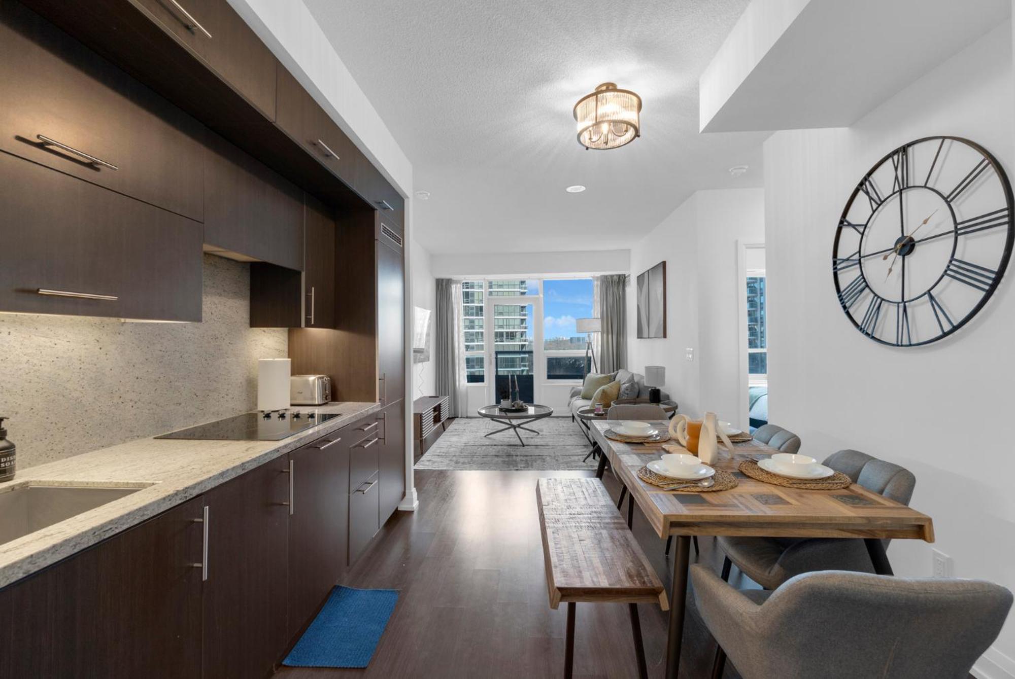 Luxury 2br - Subway/pool/gym/sauna + Free Parking Apartment