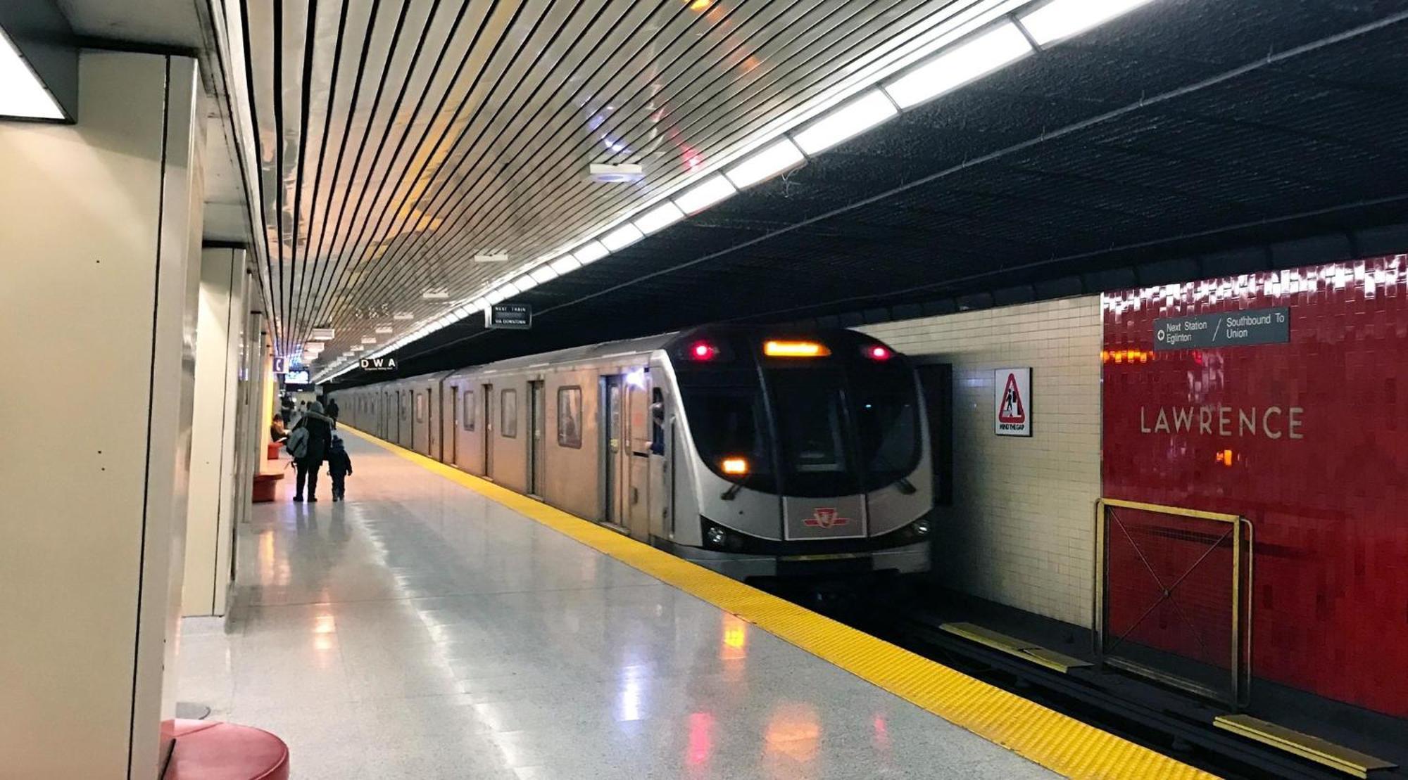Executive In Next To Yorkdale Shopping Centre Privatunterkunft *