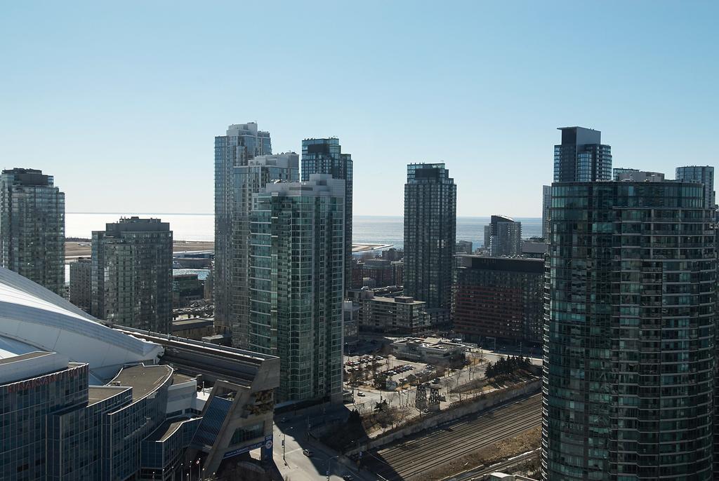 Whitehall Suites - Front Street Apartment *