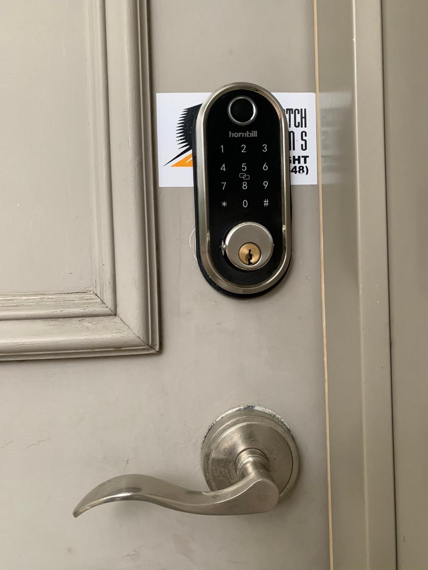 Stylish Private With 2 Bedrooms And Free Parking In Midtown Toronto