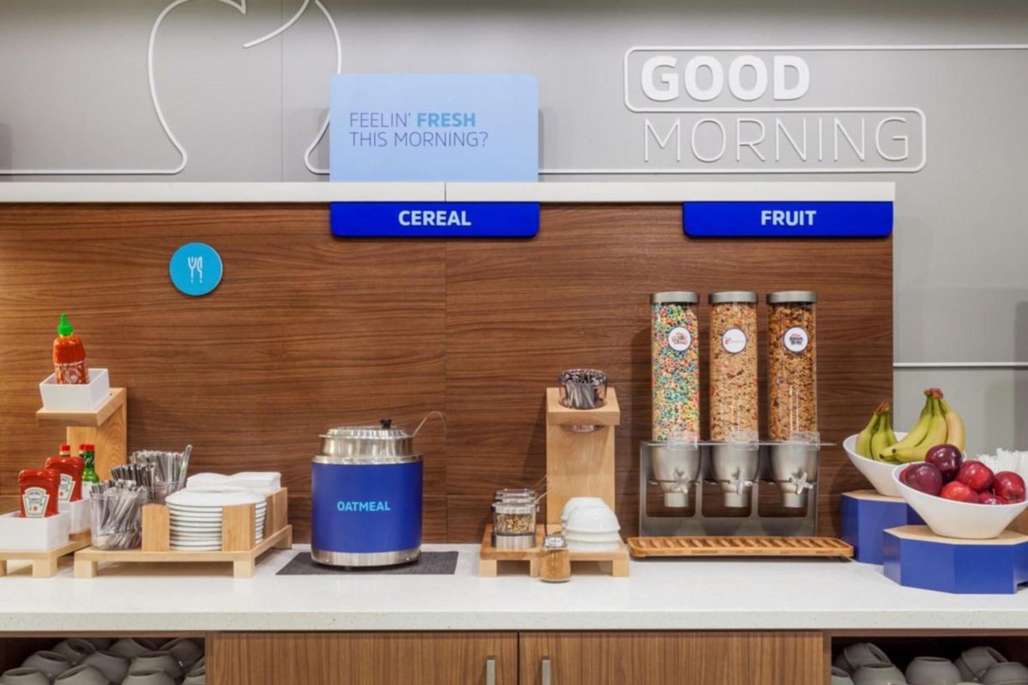 Hotel Express & - Airport South By Ihg Toronto