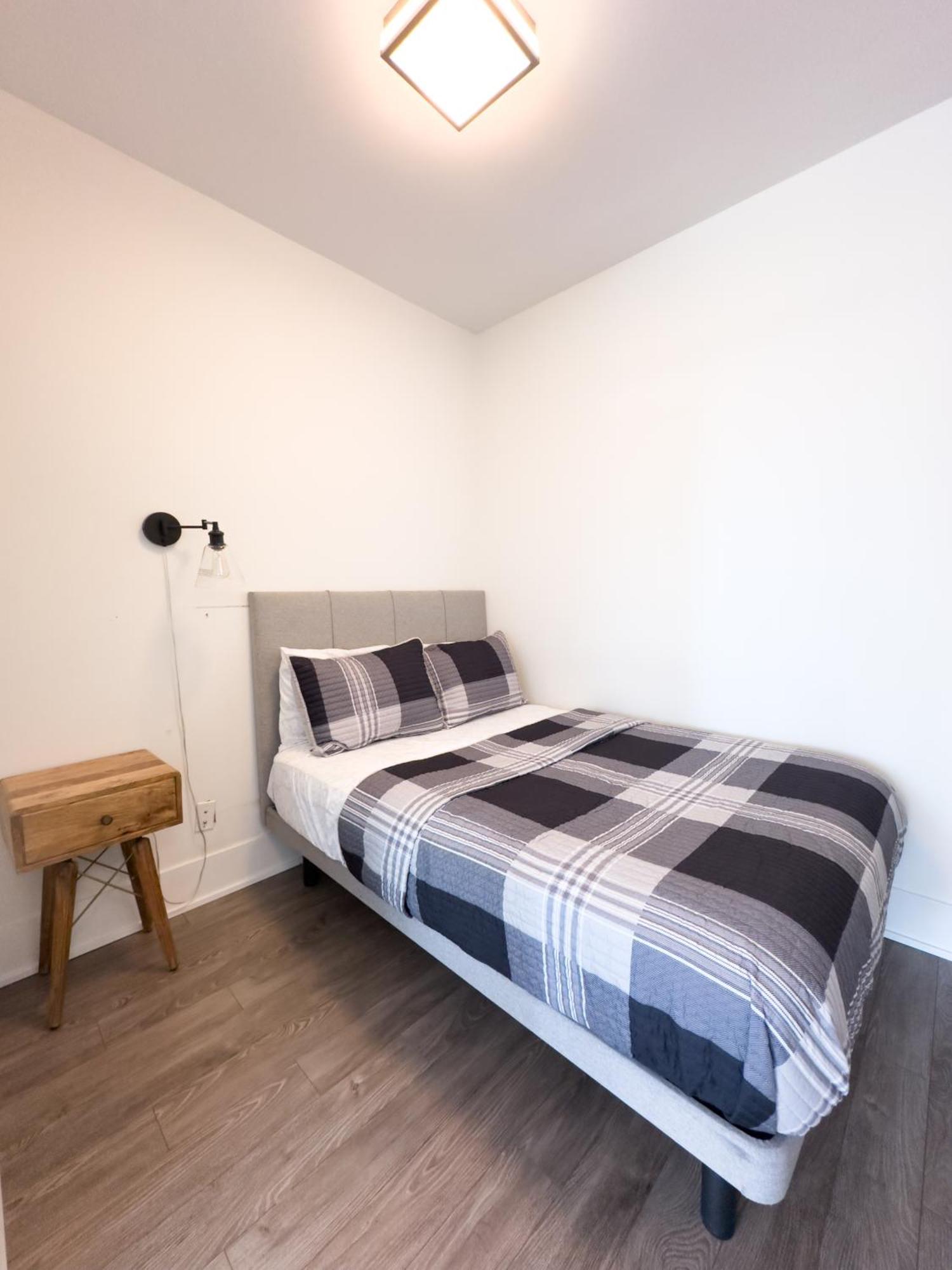 Luxurious 2 Beds Near Cn Tower Scotia Arena Rogers Centre & Free Parking Apartment Toronto