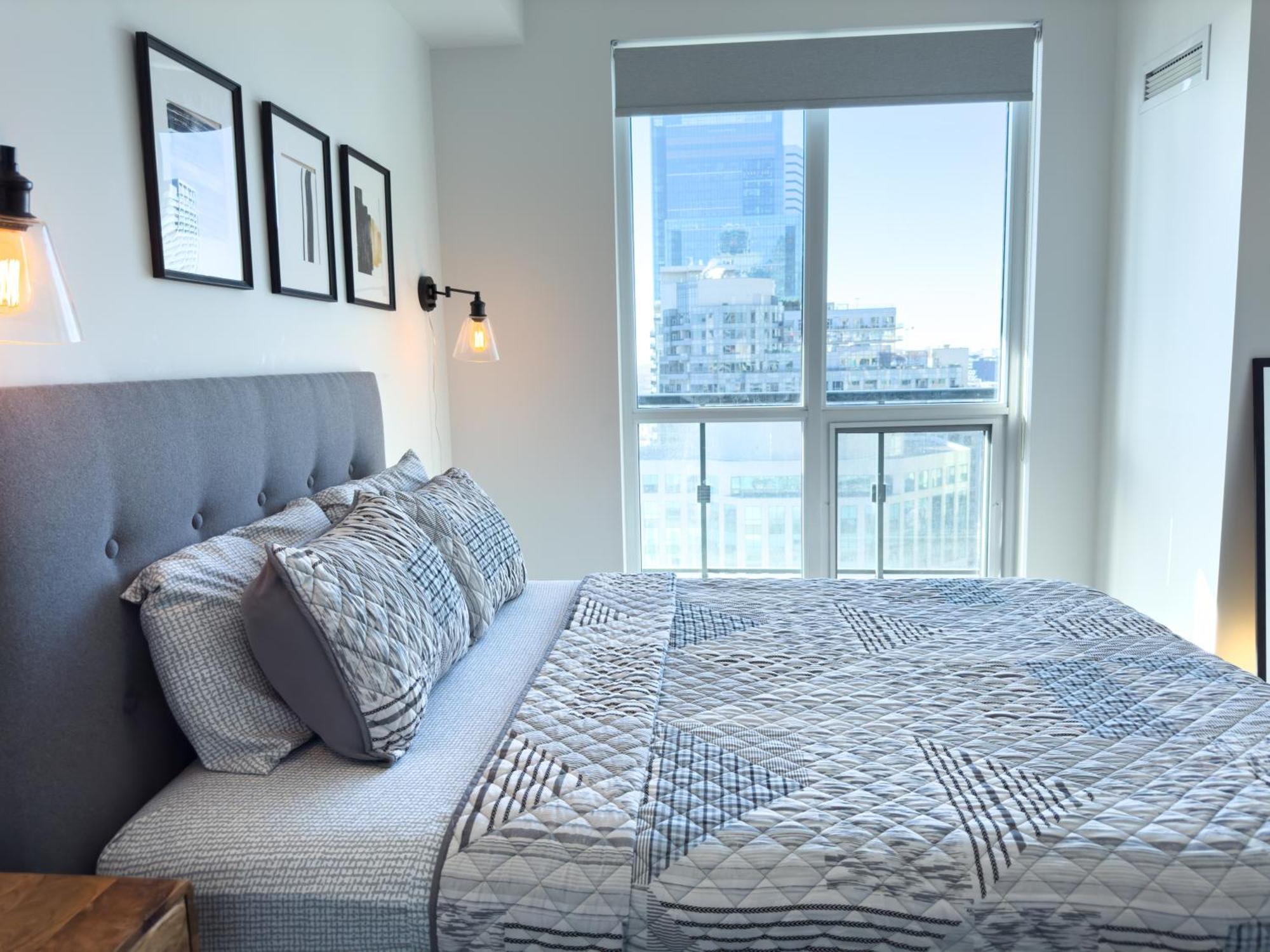 Apartment Luxurious 2 Beds Near Cn Tower Scotia Arena Rogers Centre & Free Parking *