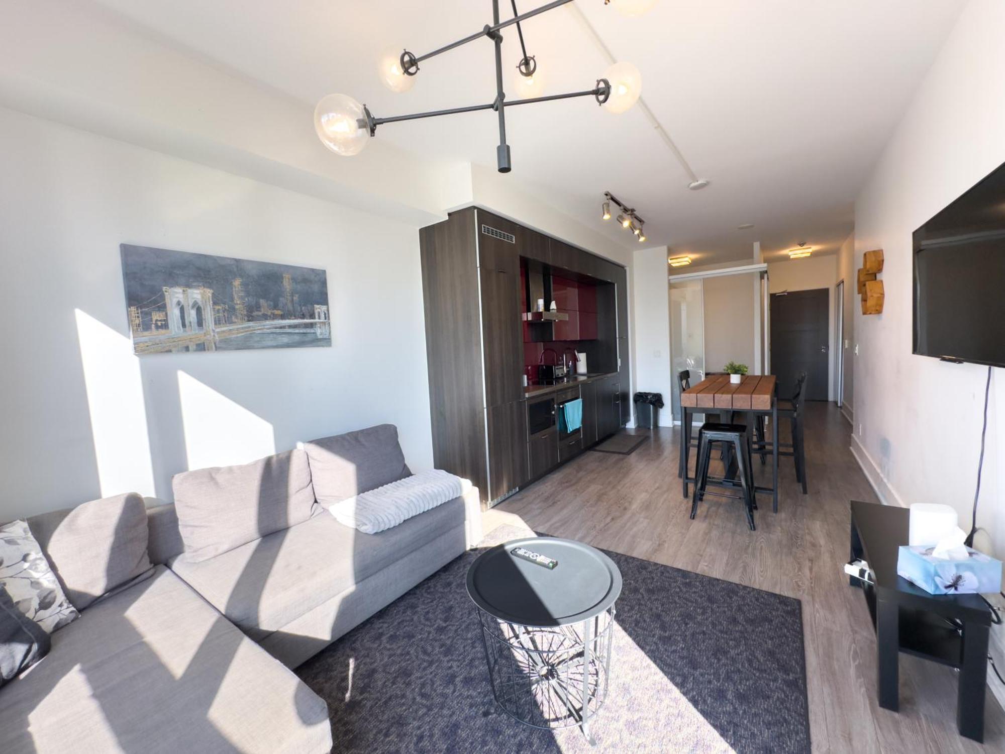 Luxurious 2 Beds Near Cn Tower Scotia Arena Rogers Centre & Free Parking Apartment