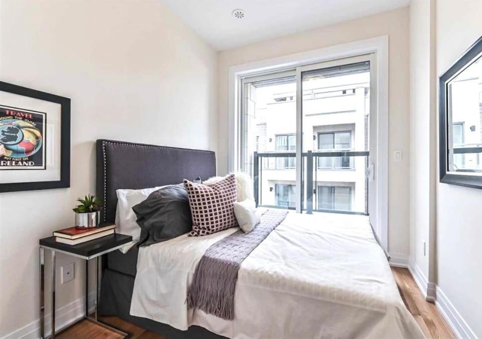 Luxe Townhome, Rooftop Terrace, Parking Toronto