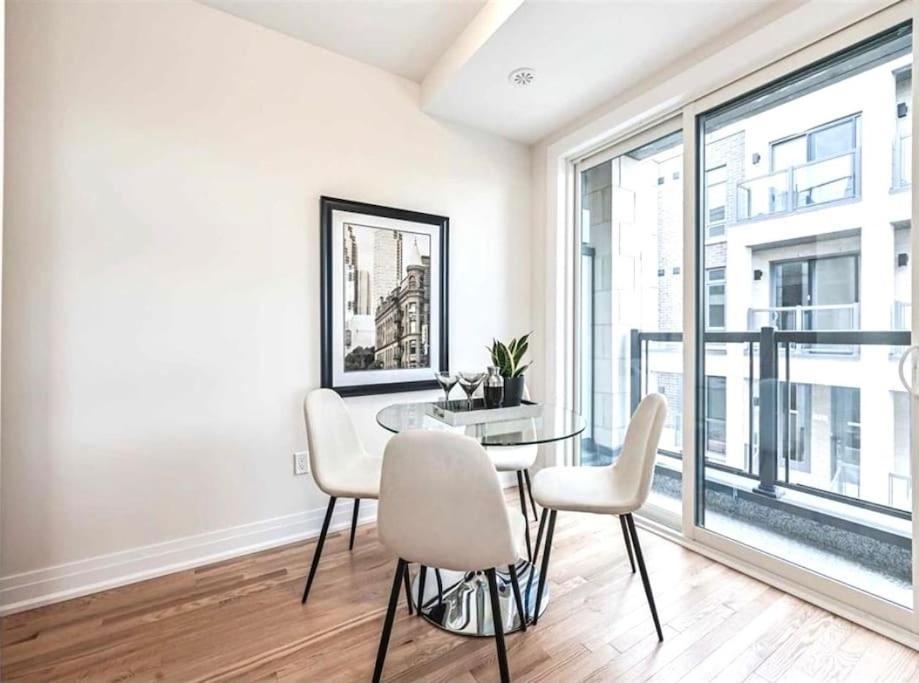 Luxe Townhome, Rooftop Terrace, Parking * Toronto