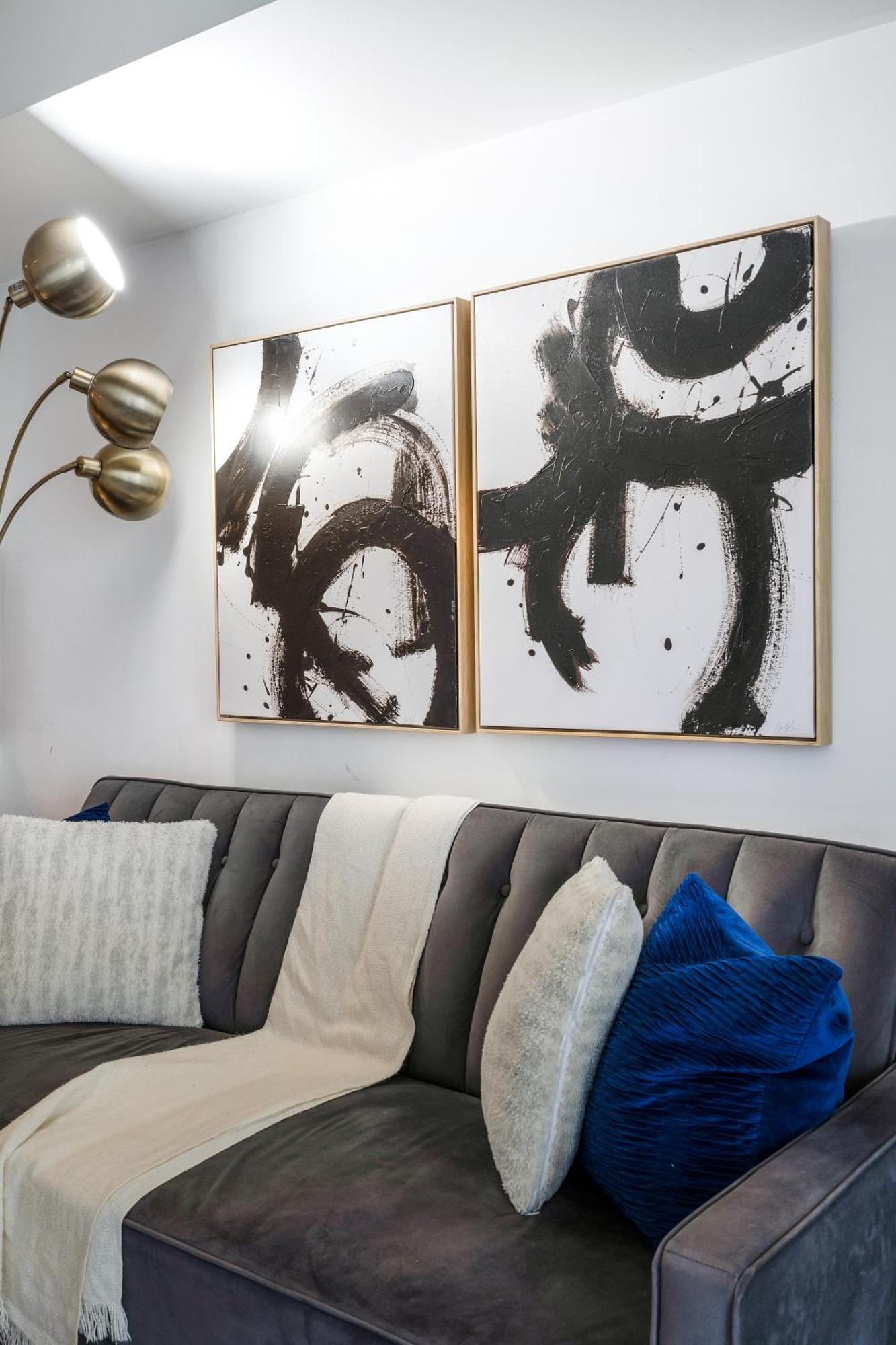 Upscale One Bedroom And Den With Parking
