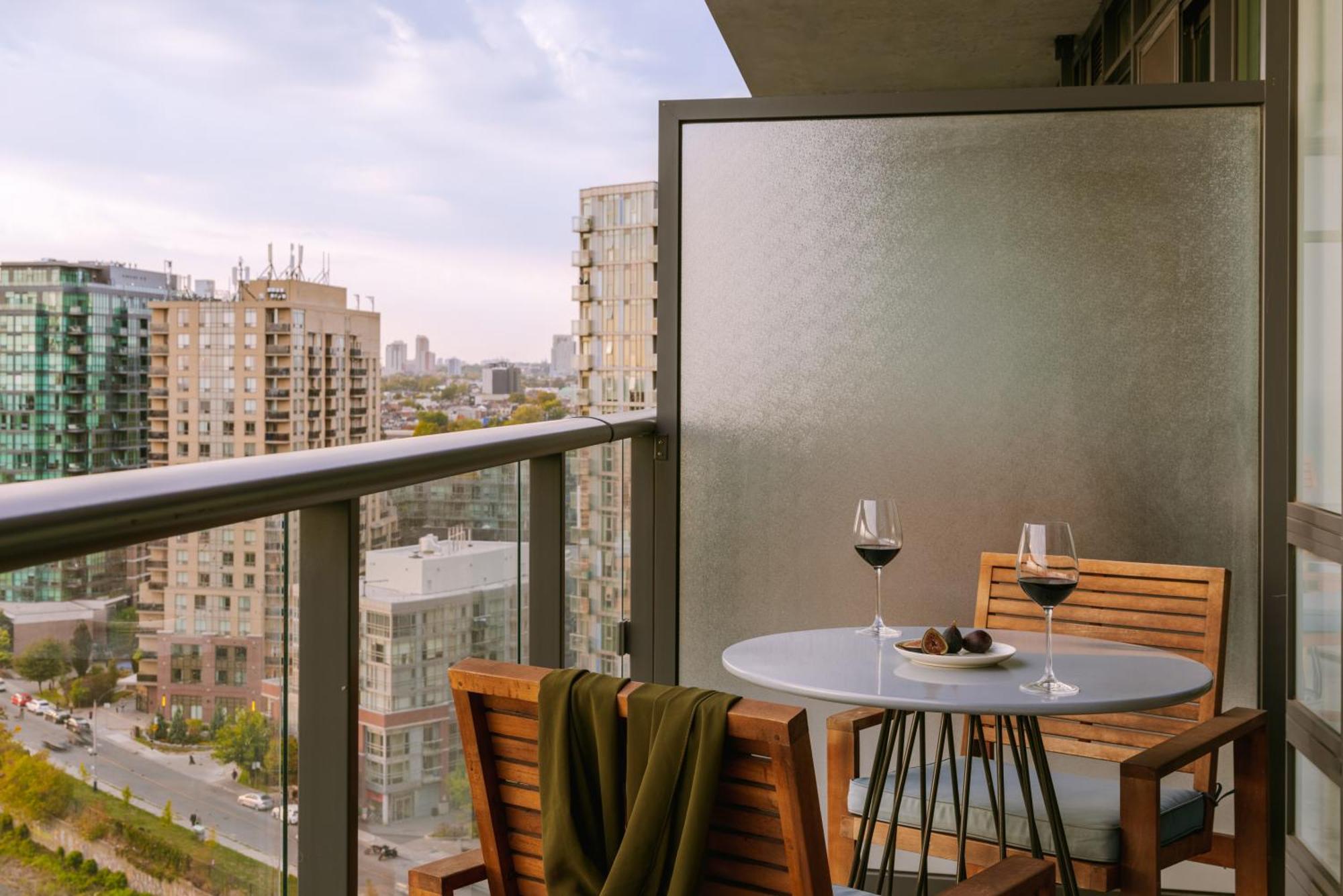 Hotel Sonder At The Liberty Toronto