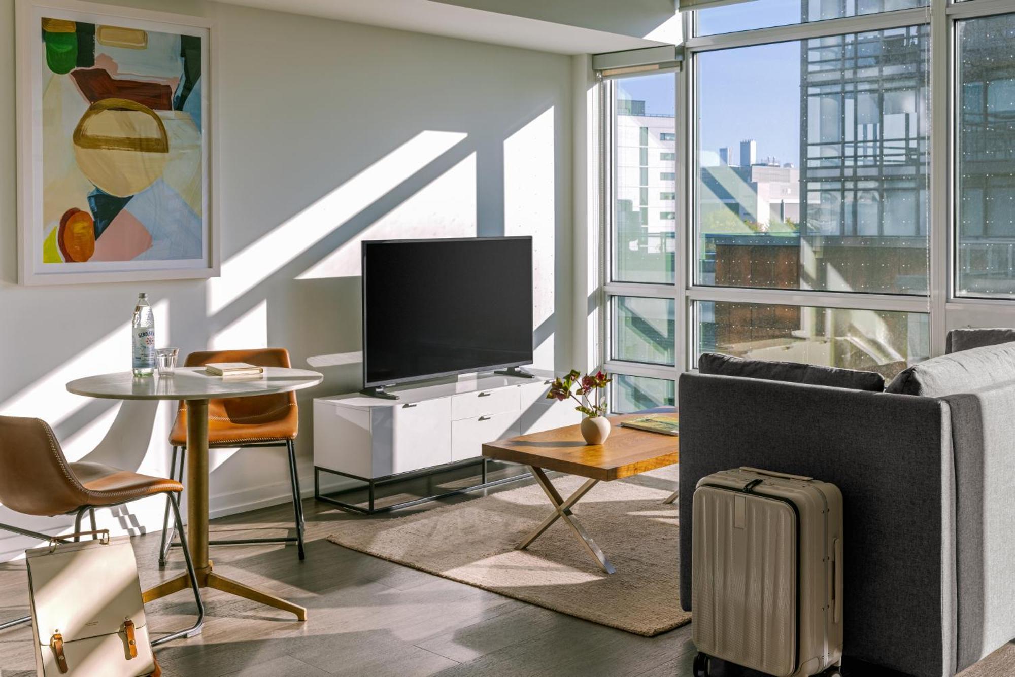 Hotel Sonder At The Liberty Toronto