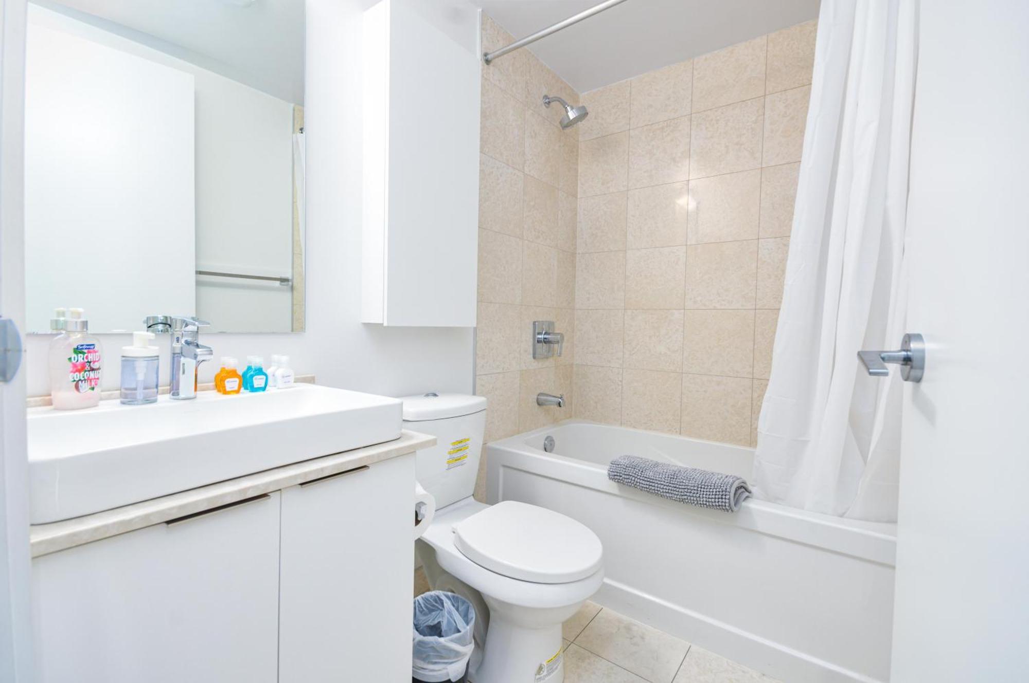 Downtown Near Cn Tower, Scotiabank Arena, Rogers Centre, Union Station Apartment